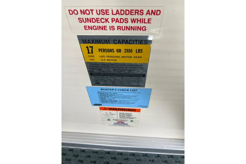 Slide: The Image of 2006 Bennington 2575 FS capacity and safety labels, including maximum load and boater's checklist. - 29