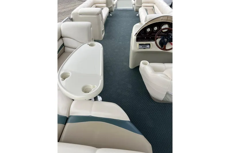 Slide: The Image of Interior of 2006 Bennington 2575 FS boat with plush seating and steering console. - 33