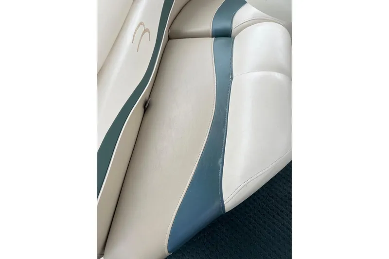 Slide: The Image of 2006 Bennington 2575 FS boat seat with white and blue upholstery. - 39