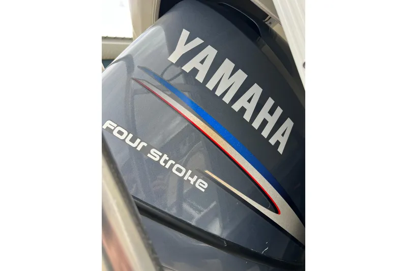 Slide: The Image of Yamaha four-stroke engine on a 2006 Bennington 2575 FS boat. - 4
