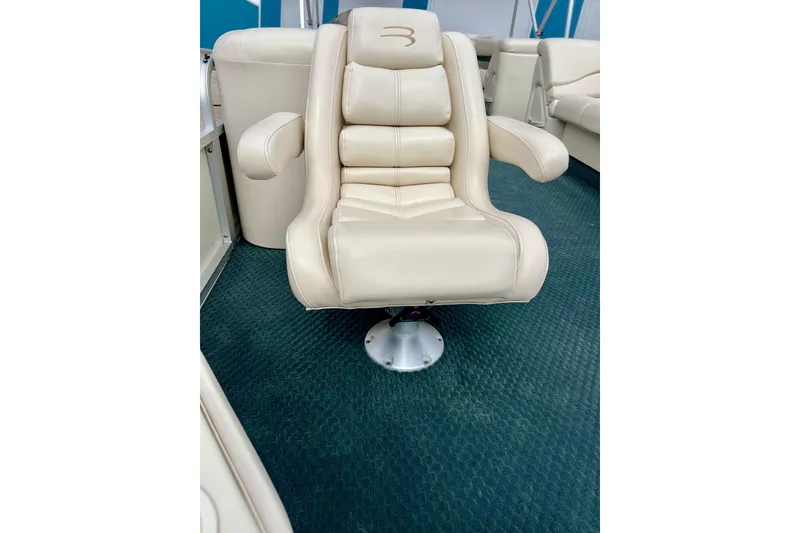 Slide: The Image of Beige captain's chair on 2006 Bennington 2575 FS boat, with teal carpet flooring. - 7