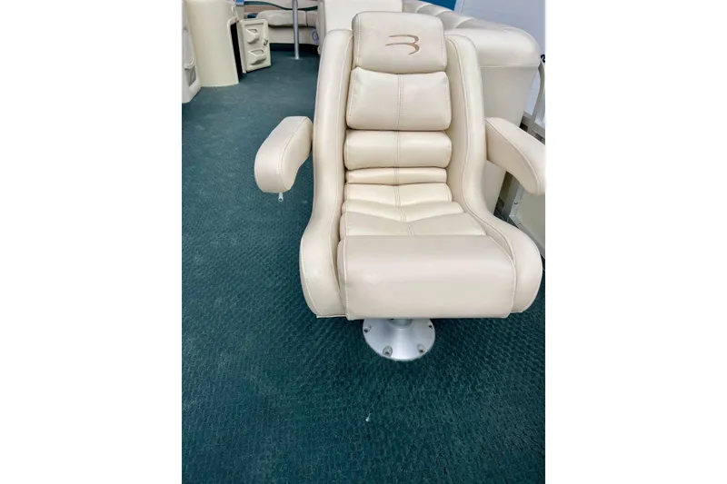 Slide: The Image of Luxurious beige captain's chair on 2006 Bennington 2575 FS boat, featuring plush cushioning and armrests. - 8