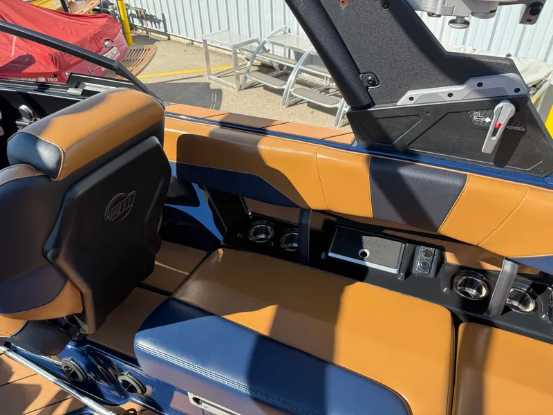 Slide: The Image of Malibu Wakesetter 22 LSV 2023 - 10