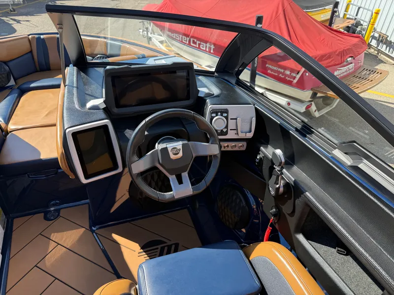 Slide: The Image of Malibu Wakesetter 22 LSV 2023 - 12