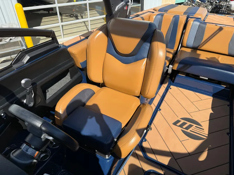 Slide: The Image of Malibu Wakesetter 22 LSV 2023 - 13