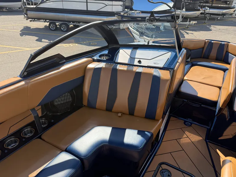 Slide: The Image of Malibu Wakesetter 22 LSV 2023 - 14