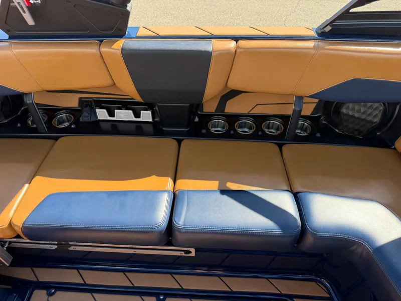 Slide: The Image of Malibu Wakesetter 22 LSV 2023 - 15