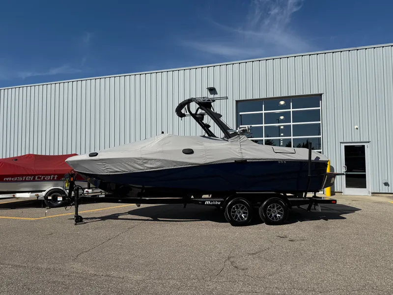 Slide: The Image of Malibu Wakesetter 22 LSV 2023 - 22