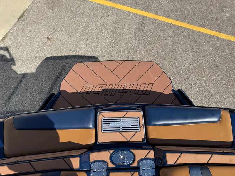 Slide: The Image of Malibu Wakesetter 22 LSV 2023 - 23