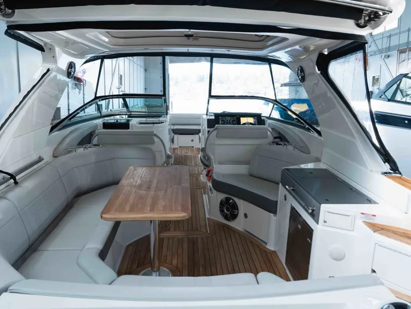 Slide: The Image of Sea Ray SLX 350 2021 - 11