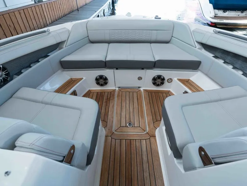 Slide: The Image of Sea Ray SLX 350 2021 - 19