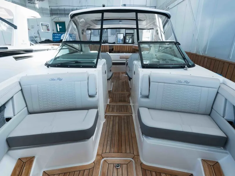 Slide: The Image of Sea Ray SLX 350 2021 - 21