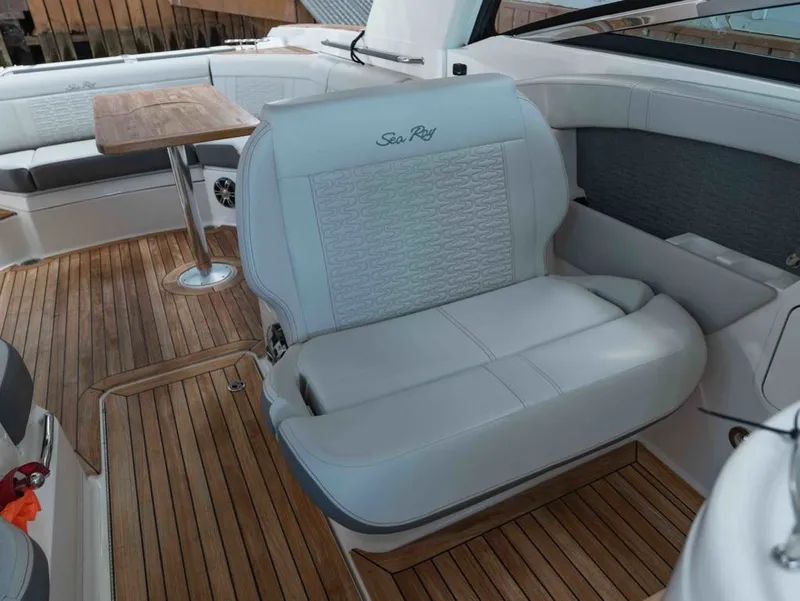 Slide: The Image of Sea Ray SLX 350 2021 - 23