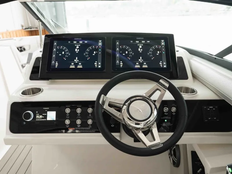 Slide: The Image of Sea Ray SLX 310 2026 - 16