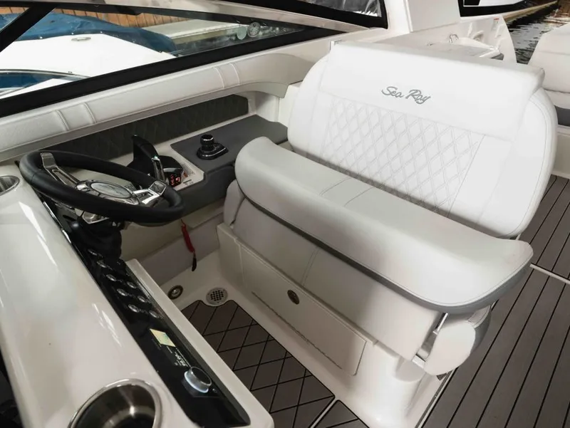 Slide: The Image of Sea Ray SLX 310 2026 - 20