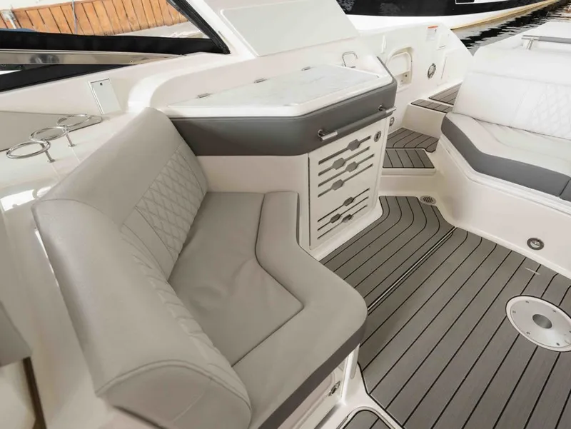 Slide: The Image of Sea Ray SLX 310 2026 - 23
