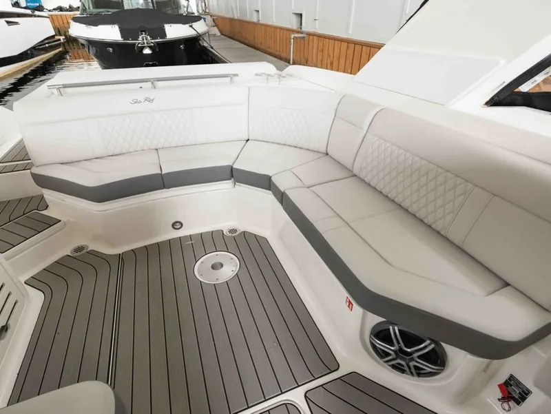 Slide: The Image of Sea Ray SLX 310 2026 - 24