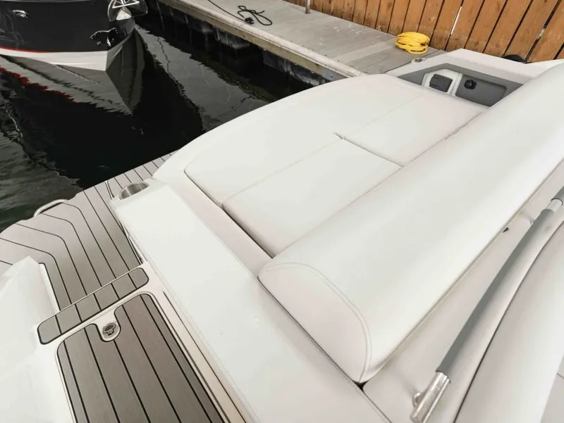 Slide: The Image of Sea Ray SLX 310 2026 - 25