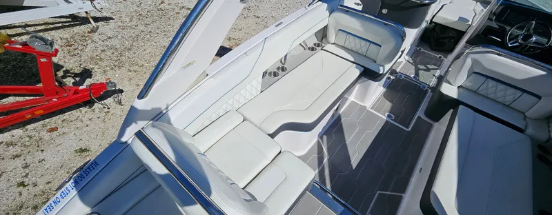 Slide: The Image of Regal LS6 Surf 2021 - 3