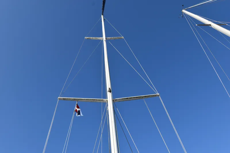 Slide: The Image of Mast of 1988 Ericson 38-200 sailboat against clear blue sky. - 57