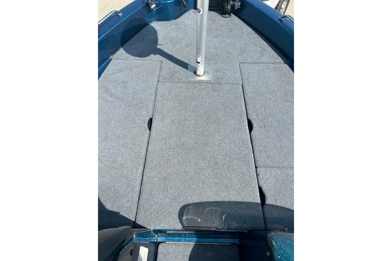 Slide: The Image of Skeeter WX1880 DC 2005 logo on blue leather background. - 10