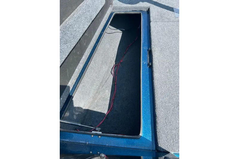 Slide: The Image of Lowrance Elite-7 HDI fishfinder on 2005 Skeeter WX1880 DC boat dashboard. - 12