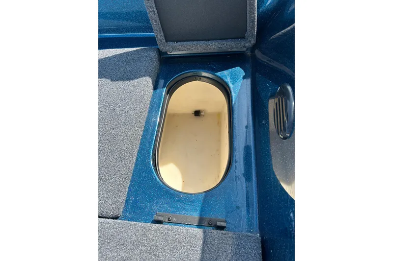 Slide: The Image of Minn Kota Ulterra motor on 2005 Skeeter WX1880 DC boat. - 13