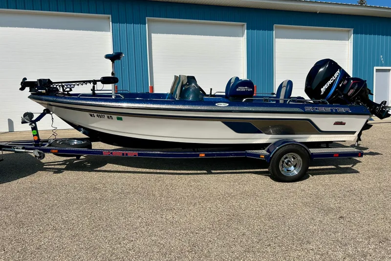 Slide: The Image of Mercury Pro Kicker engine on 2005 Skeeter WX1880 DC boat, close-up view. - 26