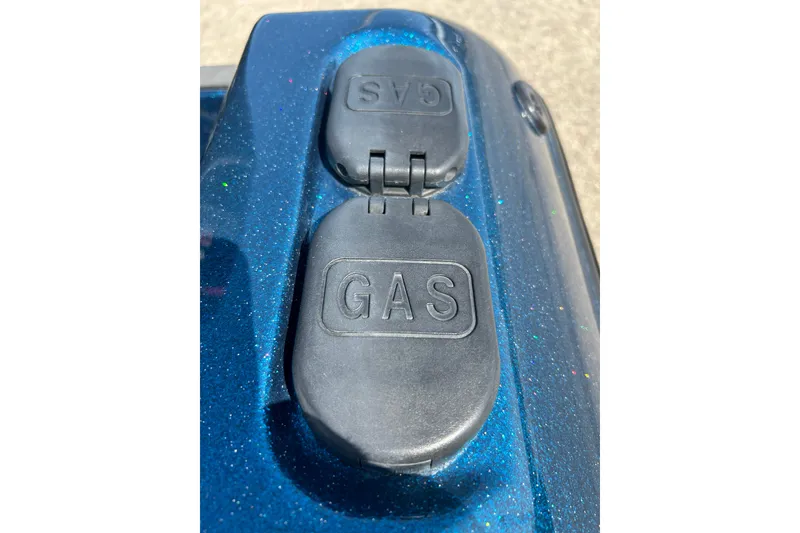 Slide: The Image of Gas cap on blue 2005 Skeeter WX1880 DC boat. - 40