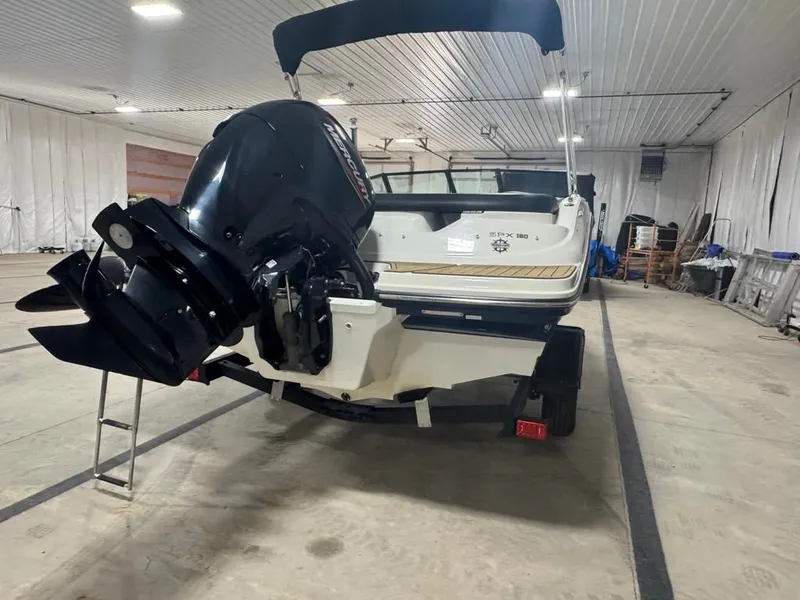Slide: The Image of Sea Ray SPX 190 Outboard 2023 - 16