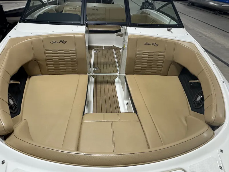 Slide: The Image of Sea Ray SPX 190 Outboard 2023 - 19