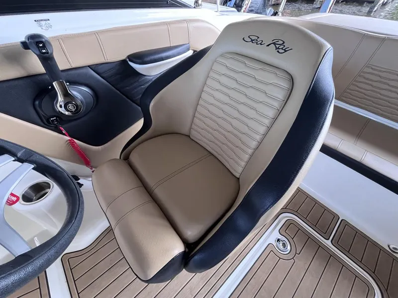 Slide: The Image of Sea Ray SPX 190 Outboard 2023 - 32