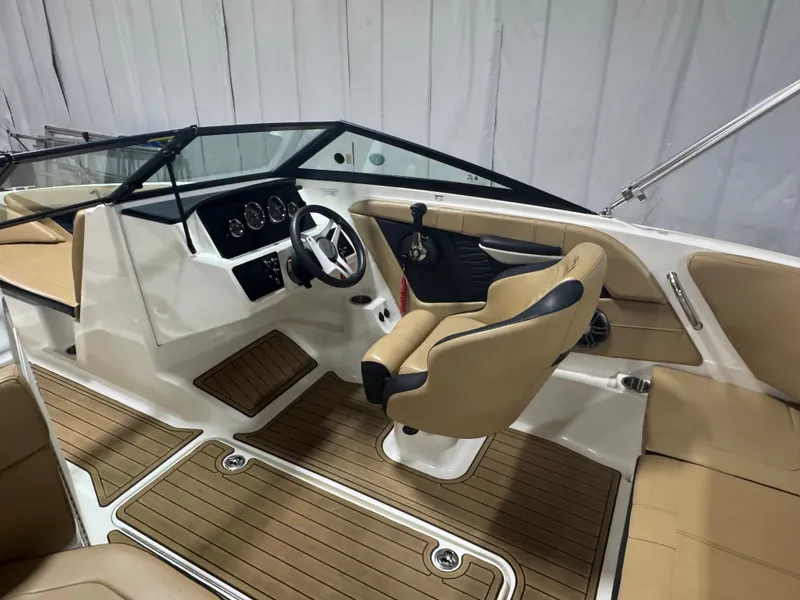 Slide: The Image of Sea Ray SPX 190 Outboard 2023 - 35