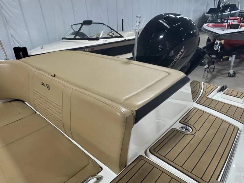Slide: The Image of Sea Ray SPX 190 Outboard 2023 - 38