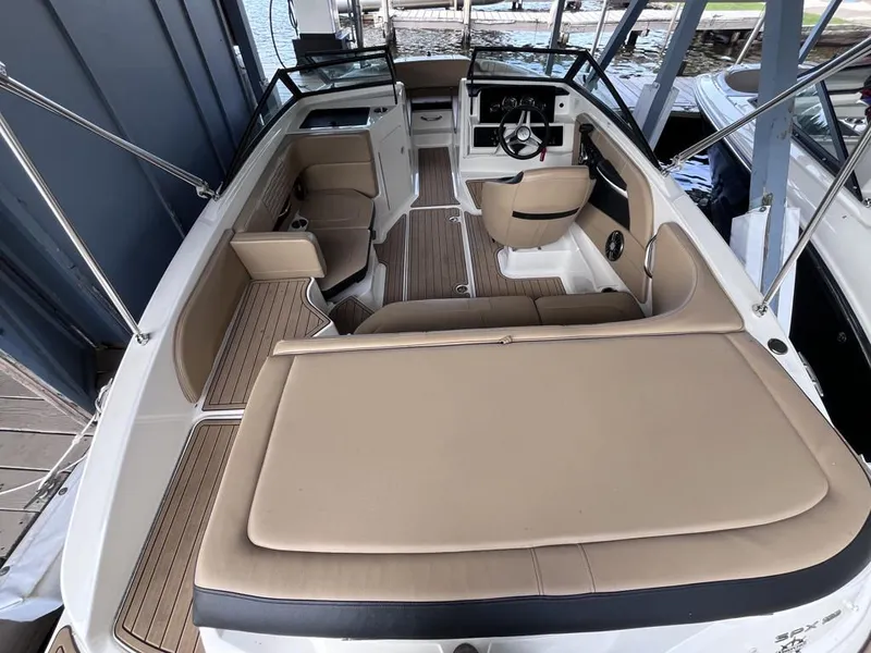 Slide: The Image of Sea Ray SPX 190 Outboard 2023 - 40