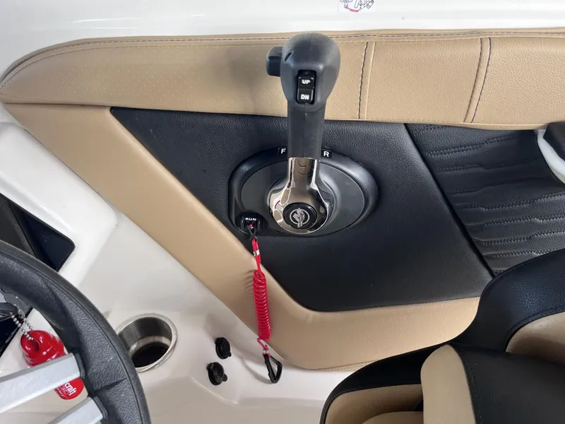 Slide: The Image of Sea Ray SPX 190 Outboard 2023 - 42