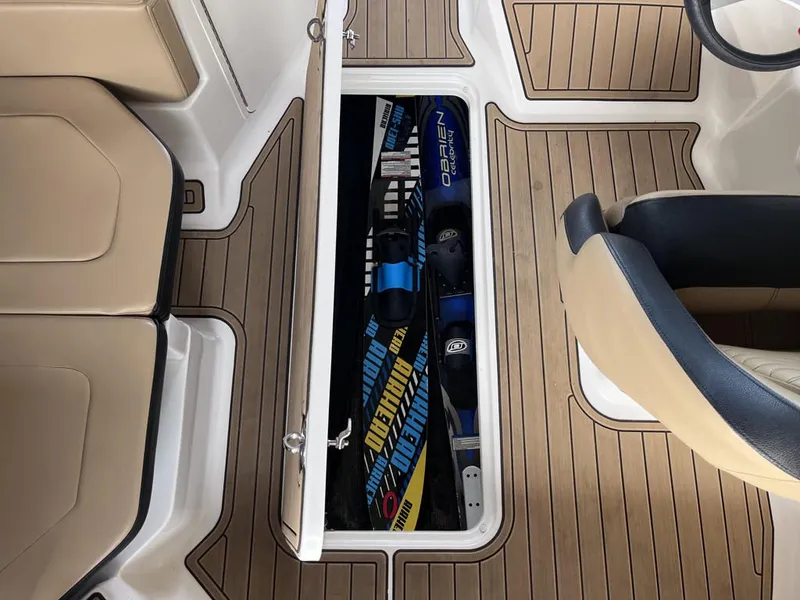 Slide: The Image of Sea Ray SPX 190 Outboard 2023 - 43