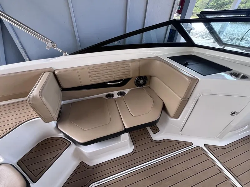 Slide: The Image of Sea Ray SPX 190 Outboard 2023 - 44