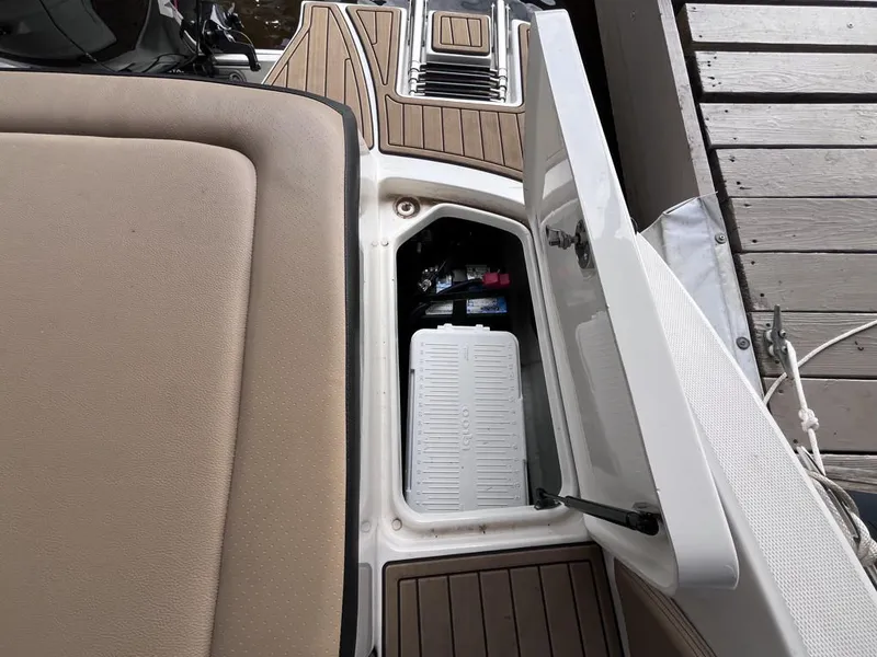 Slide: The Image of Sea Ray SPX 190 Outboard 2023 - 51