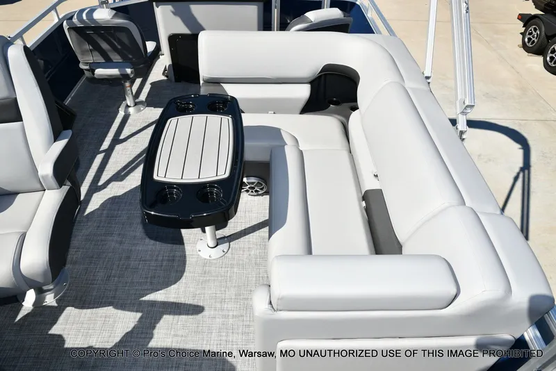 Slide: The Image of Sun Tracker Sportfish 22 DLX w/150 2026 - 10