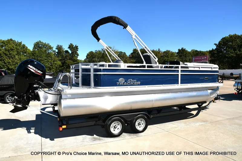 Slide: The Image of Sun Tracker Sportfish 22 DLX w/150 2026 - 14
