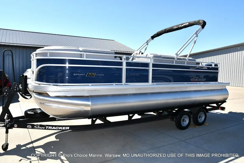 Slide: The Image of Sun Tracker Sportfish 22 DLX w/150 2026 - 16