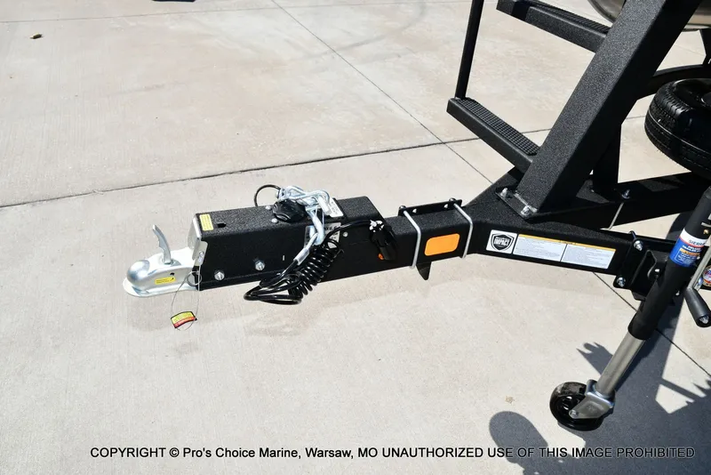 Slide: The Image of Sun Tracker Sportfish 22 DLX w/150 2026 - 17