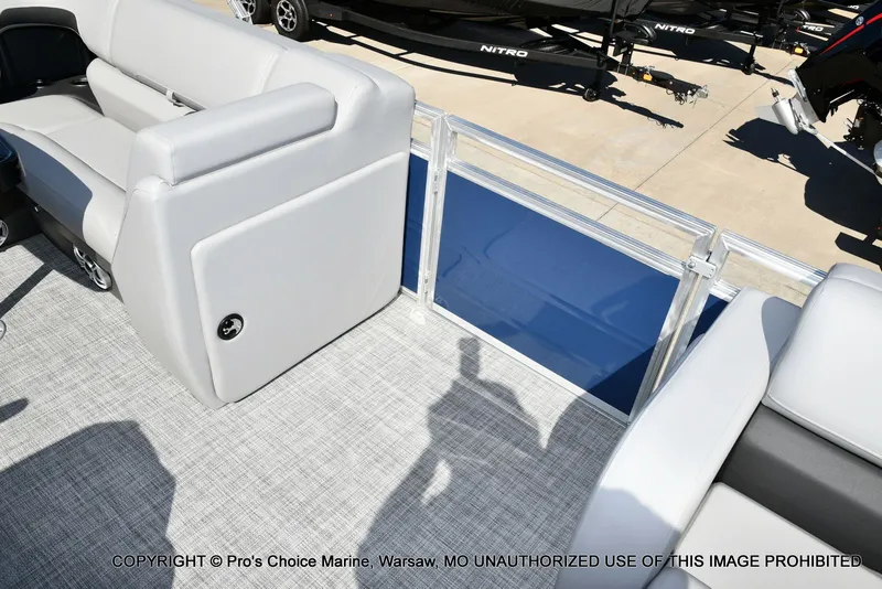 Slide: The Image of Sun Tracker Sportfish 22 DLX w/150 2026 - 21