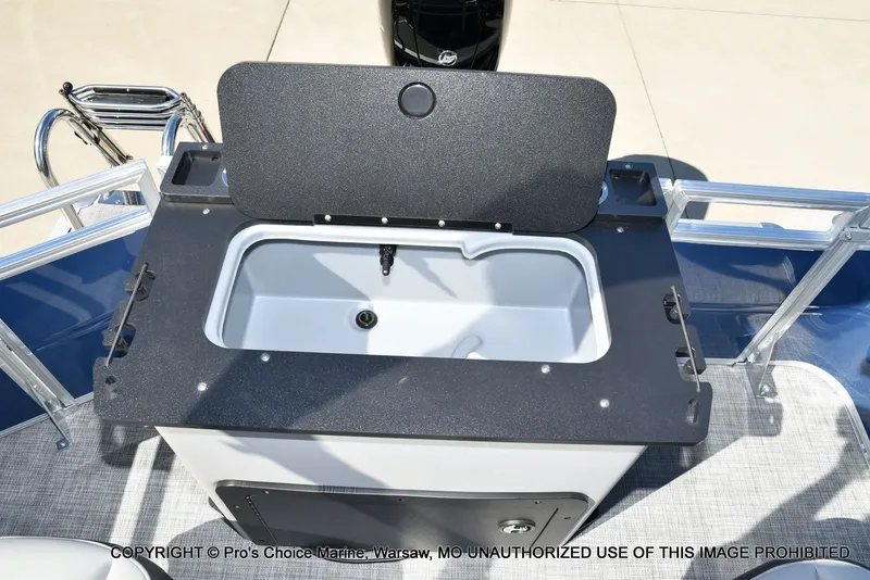 Slide: The Image of Sun Tracker Sportfish 22 DLX w/150 2026 - 34