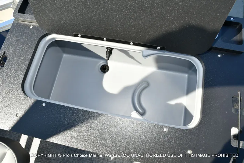 Slide: The Image of Sun Tracker Sportfish 22 DLX w/150 2026 - 35