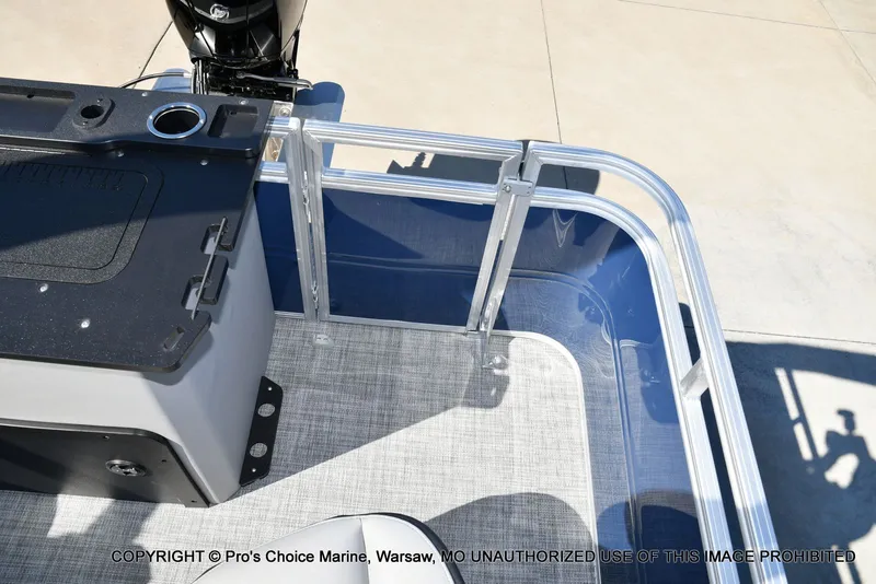 Slide: The Image of Sun Tracker Sportfish 22 DLX w/150 2026 - 39