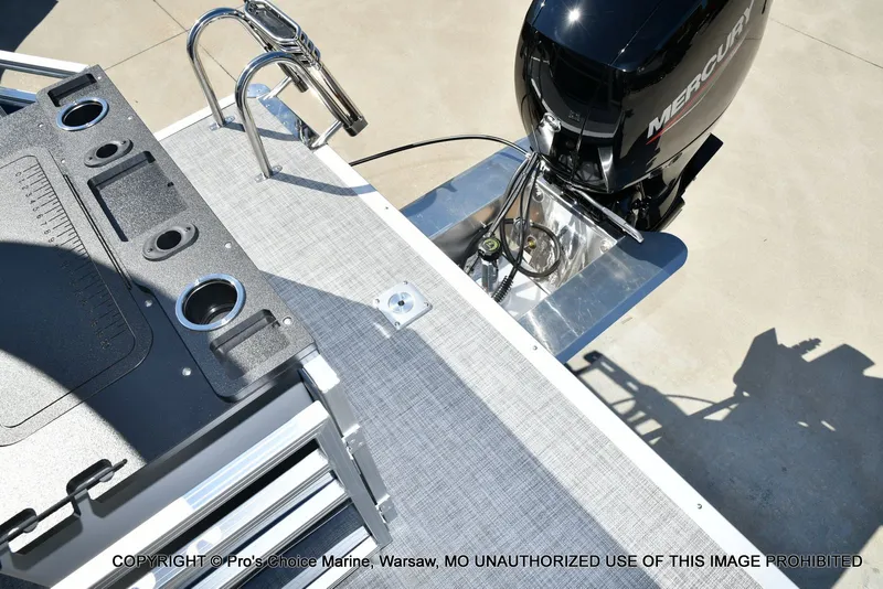 Slide: The Image of Sun Tracker Sportfish 22 DLX w/150 2026 - 41