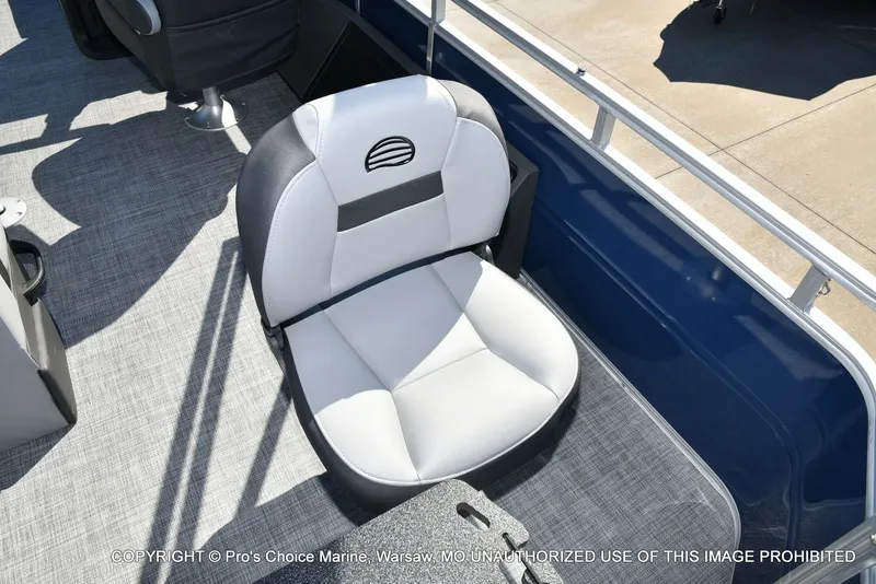 Slide: The Image of Sun Tracker Sportfish 22 DLX w/150 2026 - 43