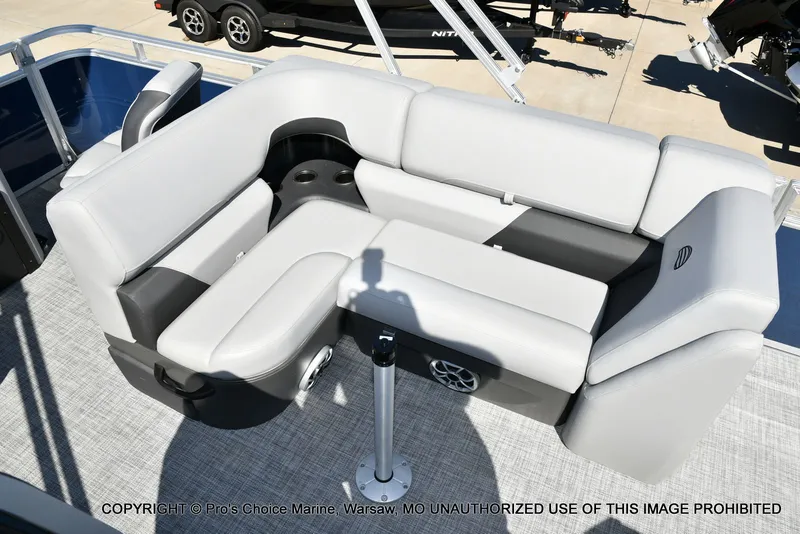 Slide: The Image of Sun Tracker Sportfish 22 DLX w/150 2026 - 50